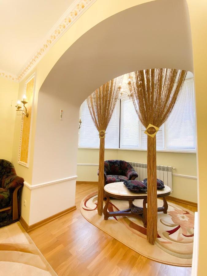 Петрос Family Hotel Yaremche Exterior foto