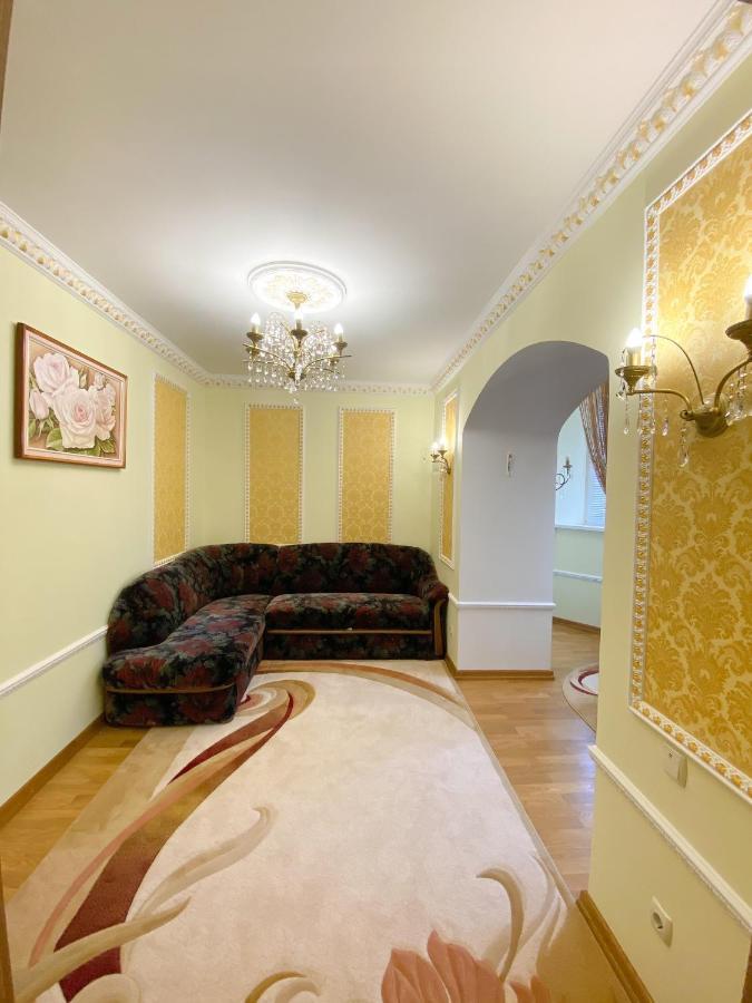 Петрос Family Hotel Yaremche Exterior foto