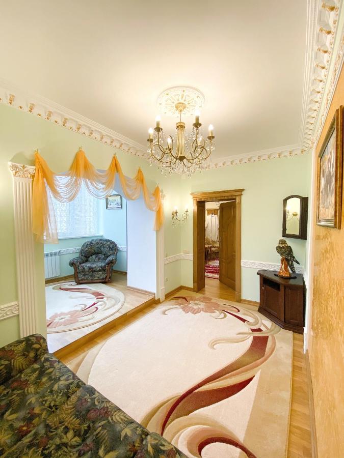 Петрос Family Hotel Yaremche Exterior foto