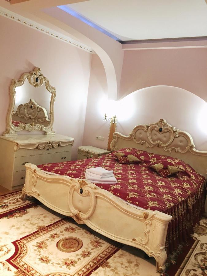 Петрос Family Hotel Yaremche Exterior foto