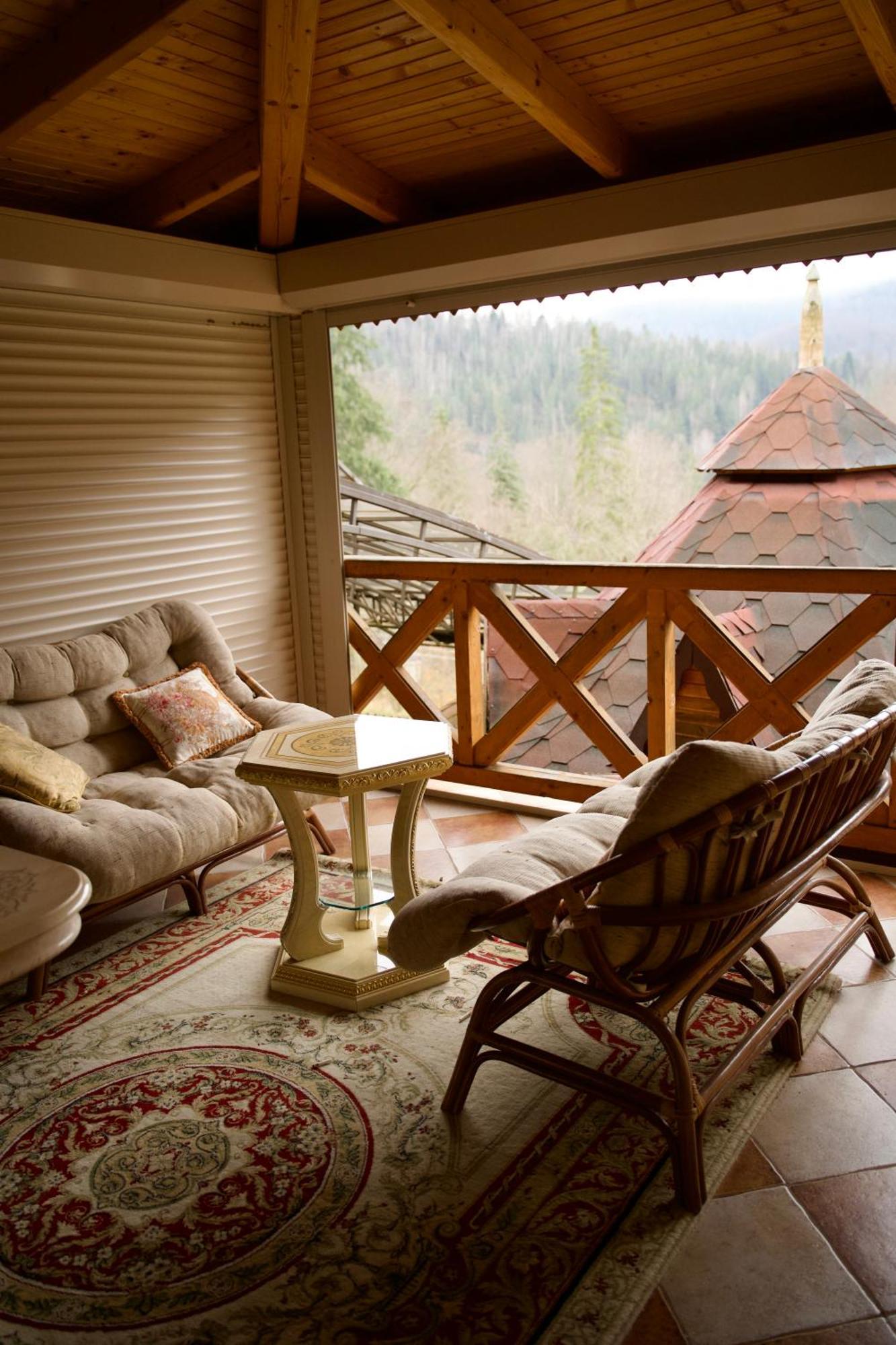 Петрос Family Hotel Yaremche Exterior foto